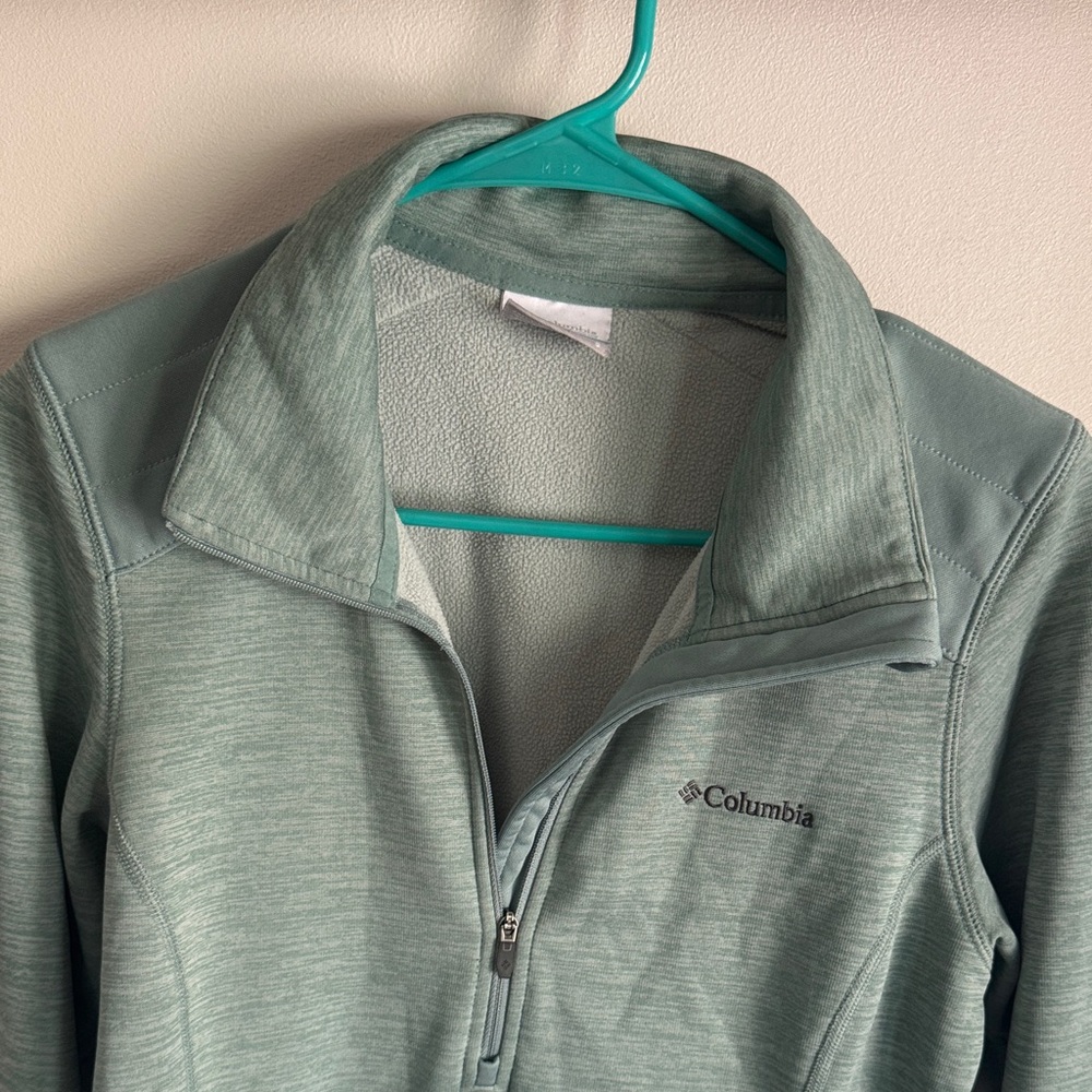 Columbia Women's Sage Green Quarter-Zip Sweatshirt - Picture 4 of 6